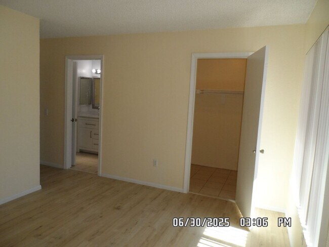 Building Photo - 3 Bedrooms, 2 Bathrooms, 3 Car Garage, Fir...