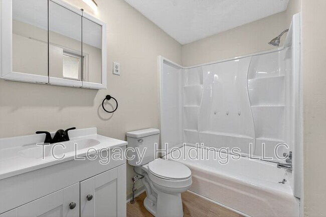 Building Photo - 115 Martin St