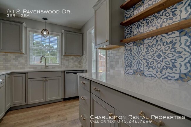 Building Photo - 912 Ravenswood Dr