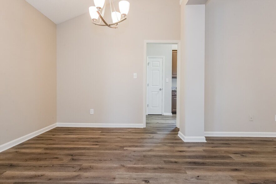 Building Photo - 824 Summit Park Trail