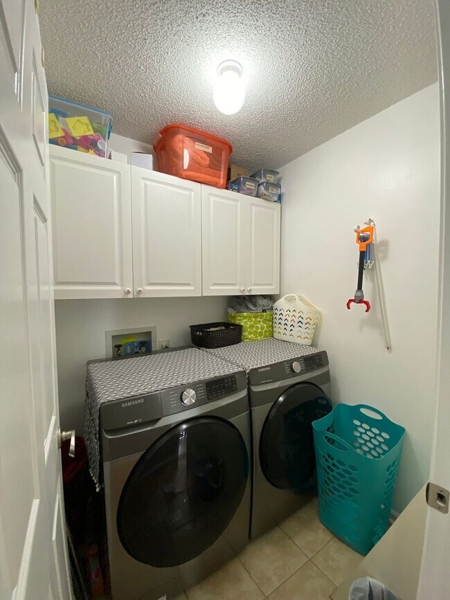 Building Photo - 3672 Fieldstone Dr