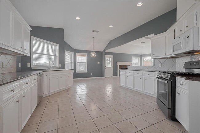 Building Photo - 9631 Highland Pointe Dr