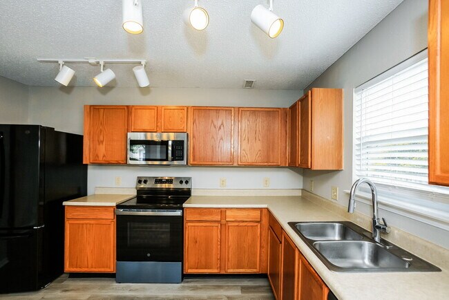 Building Photo - 12163 Maize Dr