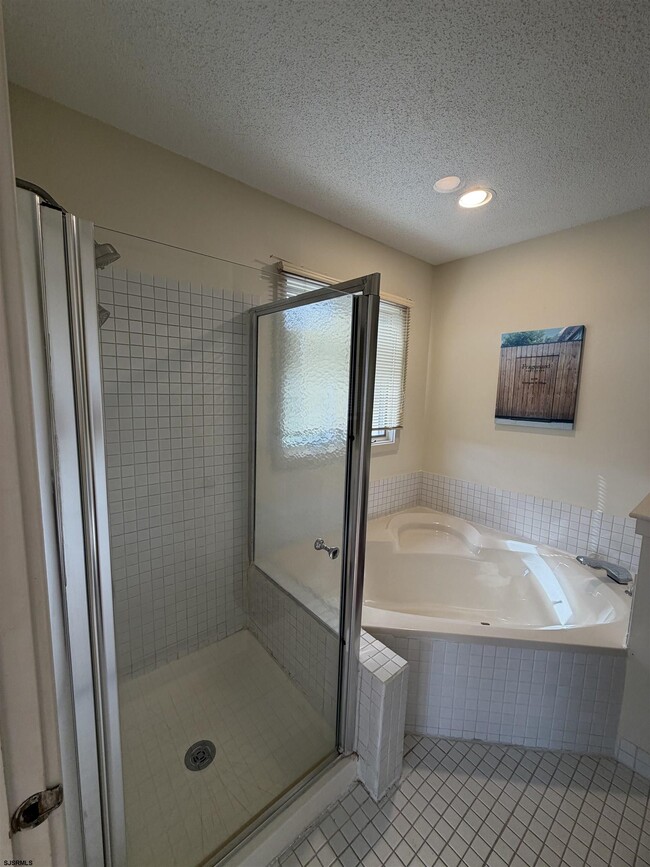 Building Photo - 33 Seaside Ct