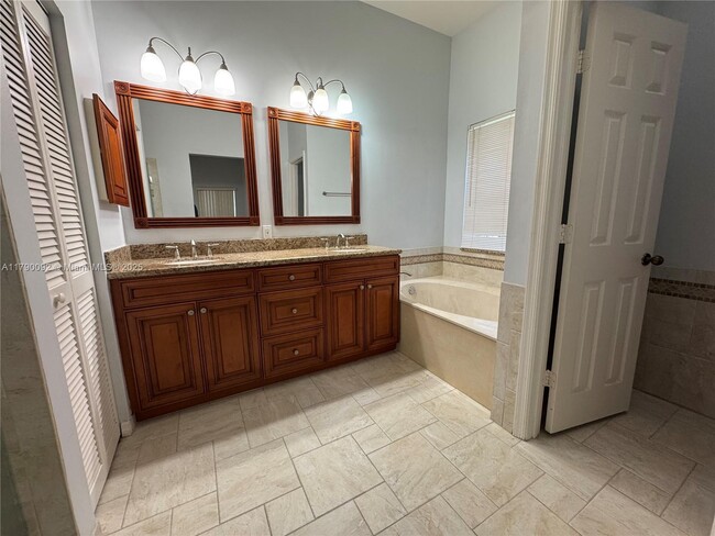 Building Photo - 4321 Willow Ridge Dr