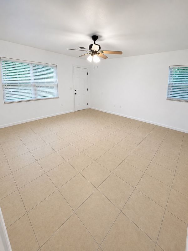 Building Photo - 1712-1712 NE 71ST PLACE