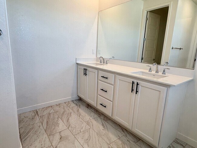 Building Photo - Beautiful 4 Bedroom 3 Full bath House with Solar in Gated Antioch Community