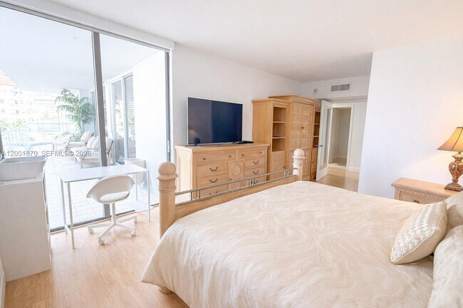 Building Photo - 19707 Turnberry Way