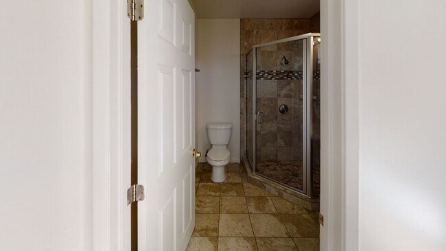 Building Photo - 7BD/3BA, Great Backyard w/ POOL!!! (Lease ...