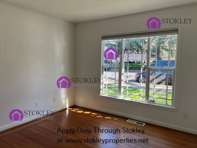 Building Photo - 2427 Sycamore Ave