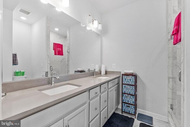 Building Photo - 4402 Fair Lakes Ct