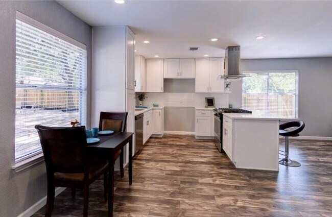 Building Photo - 1710 Palmetto Dr