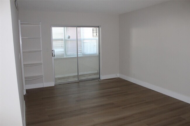 Building Photo - 1720 Funston St