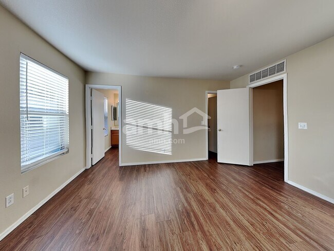 Building Photo - 2205 E 35th Ave