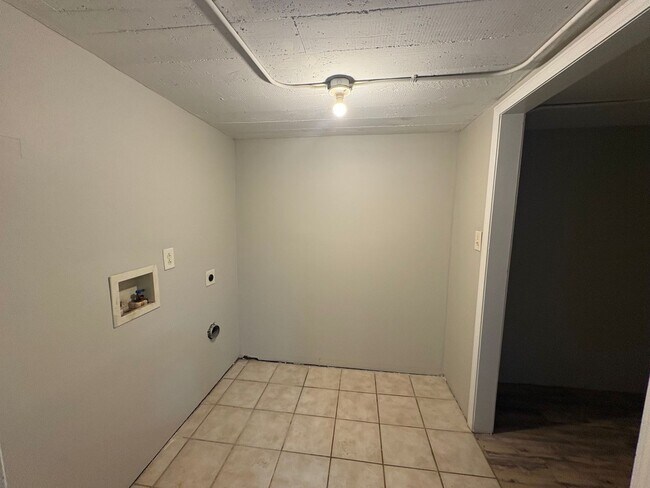 Building Photo - 3846 Ridge Ave