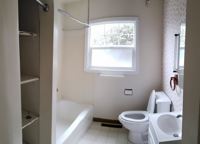 Building Photo - 2407 Ohio St