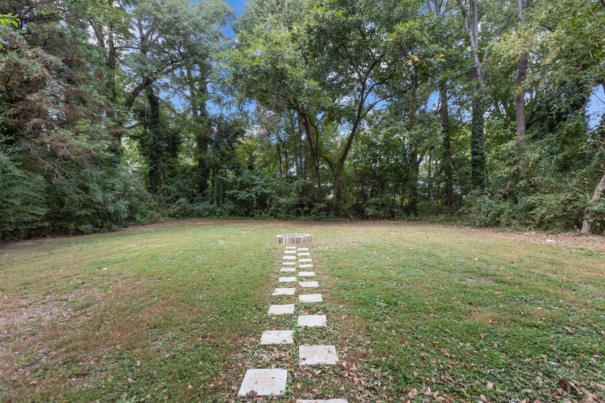 Large, Private backyard - 1028 Greenwich St