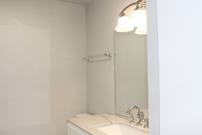 Building Photo - 6409 Macarthur Dr