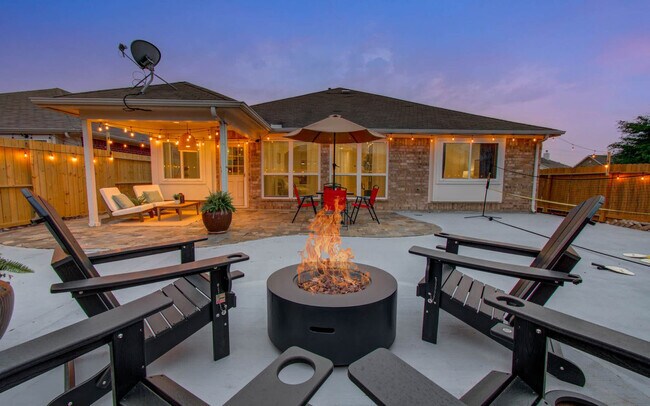 Building Photo - 7211 Crescent Mills Dr