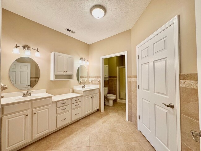 Building Photo - Beaver Creek 3 Bedroom/2 Bathroom Condo