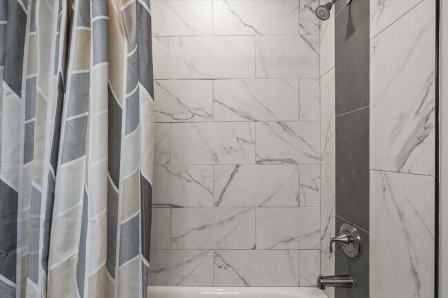 Building Photo - Short Term Only