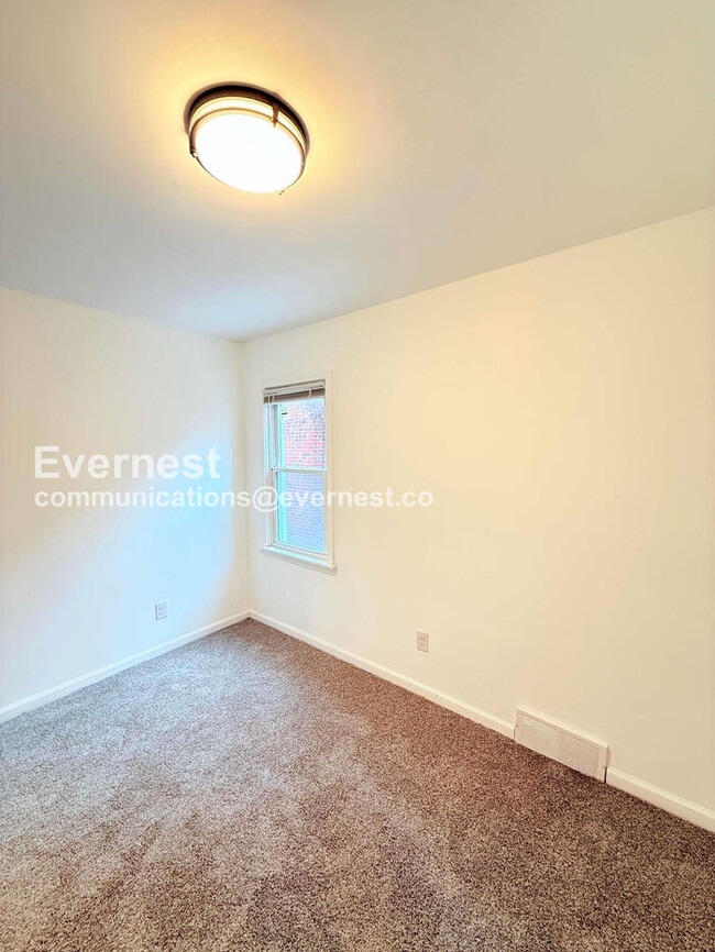 Building Photo - 17187 Rowe St