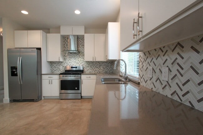 Building Photo - Contemporary East Austin Home with Private Yard & Garage