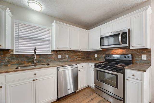Building Photo - 2315 Charleston Dr