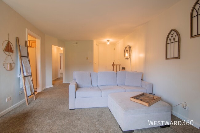 Building Photo - 1605 Thames Ct
