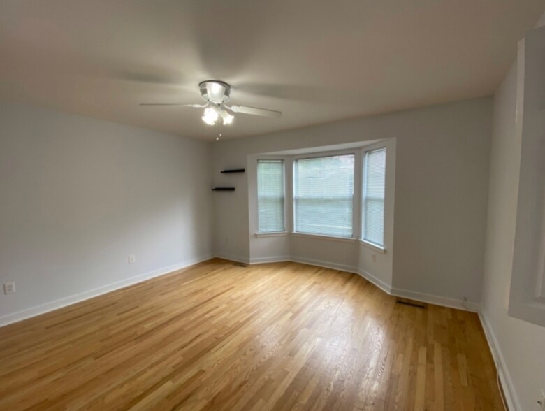 Building Photo - 261 Hedgerow Rd