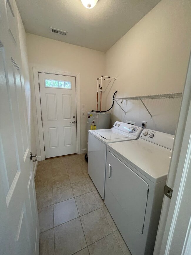 Building Photo - Charming 3 Bedroom, 2 Bath Home in the Heart of Manteo!