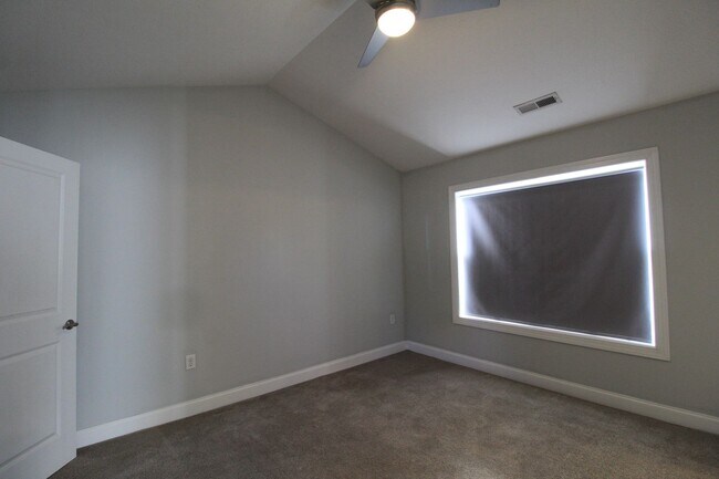 Building Photo - Beautiful 3-Bedroom, 3-Bathroom Townhome N...