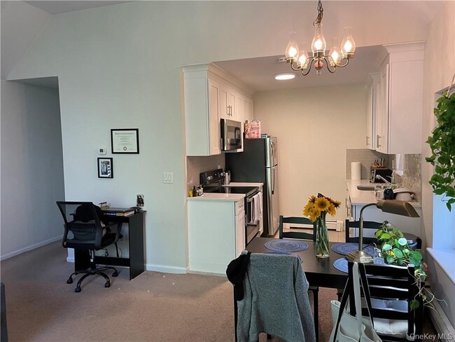Building Photo - 121 King St