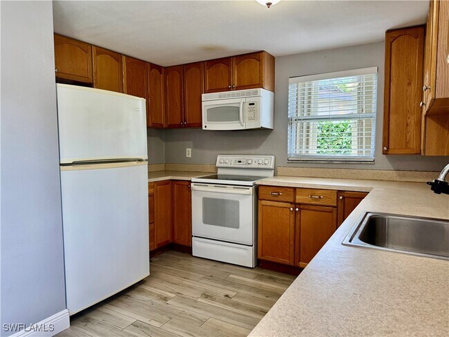 Building Photo - 2169 Barry Dr