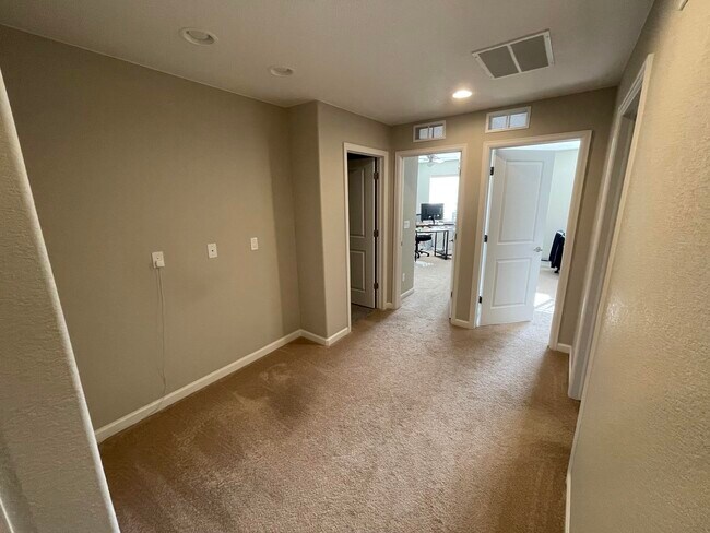 Building Photo - 1314 Promontory Crest View