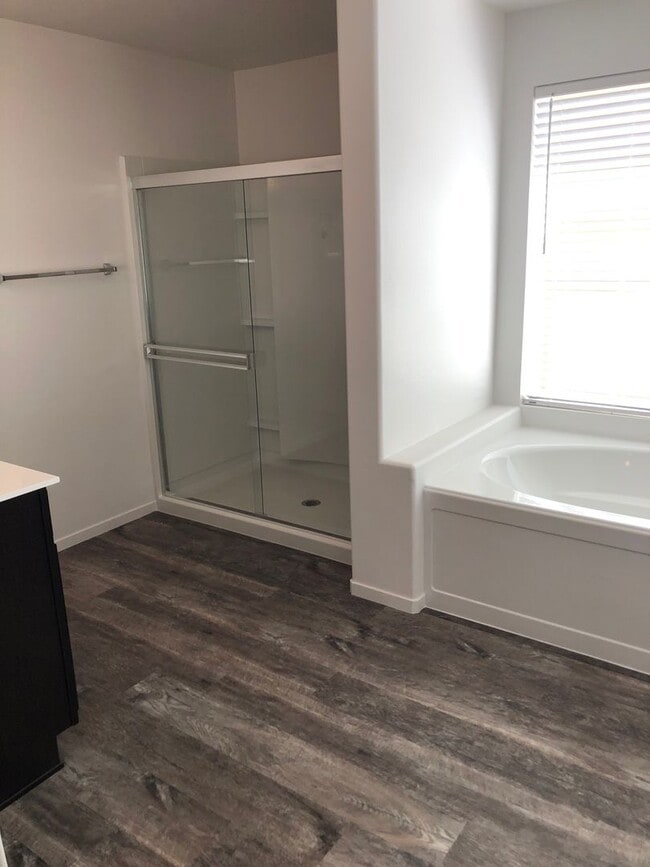 Building Photo - $2395.00 - NEW FLOORING UPSTAIRS - STAINLE...