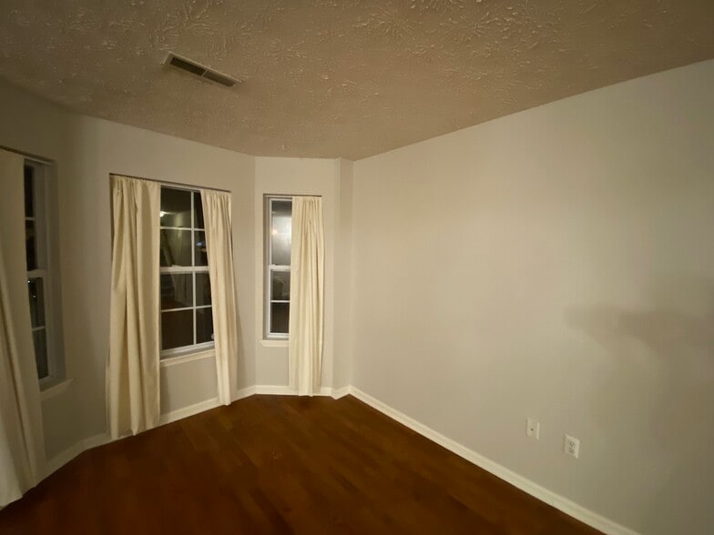 Living Room - 10 Ironstone Ct