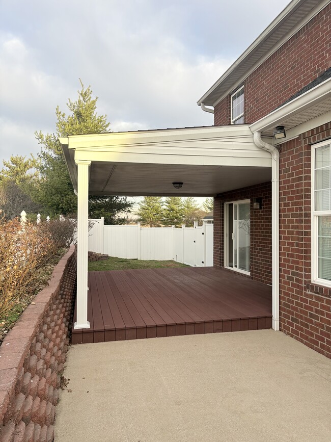 Building Photo - 135 Daisy Field Ct