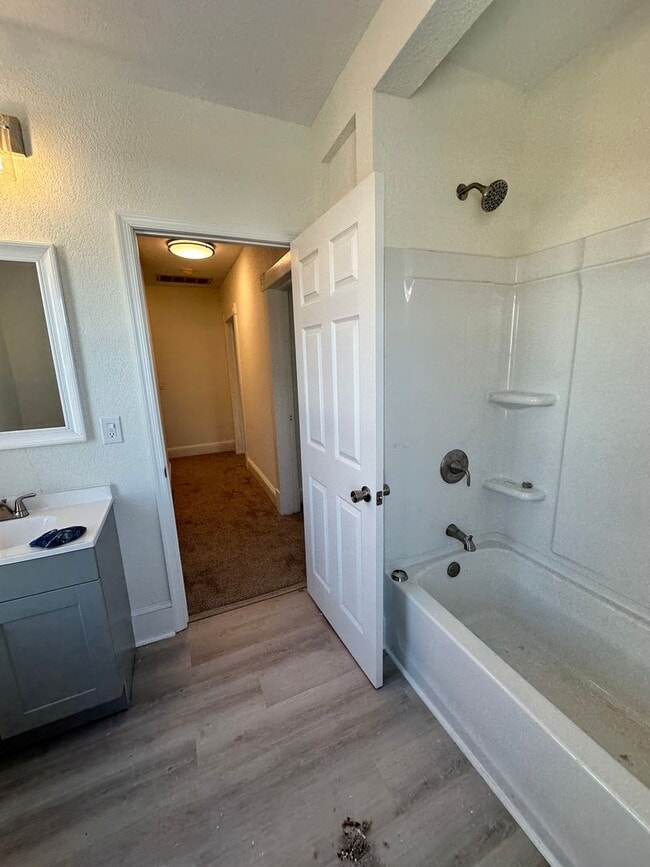 Building Photo - Gorgeous Four Bedroom Completed Upgraded