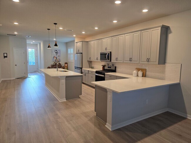 Building Photo - Three Bedroom / 2 Bath House - Waterset