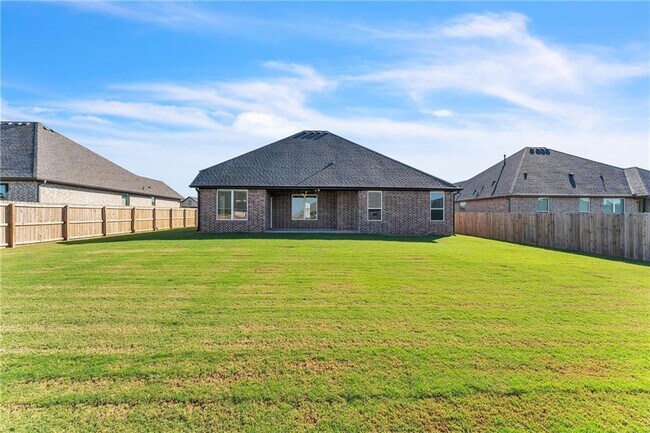Building Photo - 2401 Abbott Ln