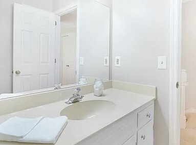 Full Bath - 319 Lakebrink Dr