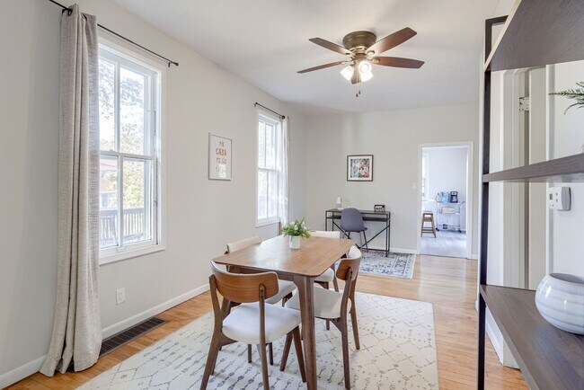 Building Photo - Cozy 1 Bedroom Bungalow!!