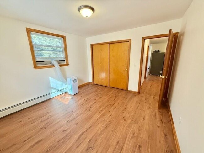 Building Photo - 480 Oliphant Ln