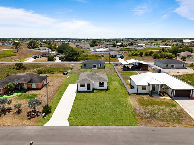 Building Photo - 8014 Mangrove Cir