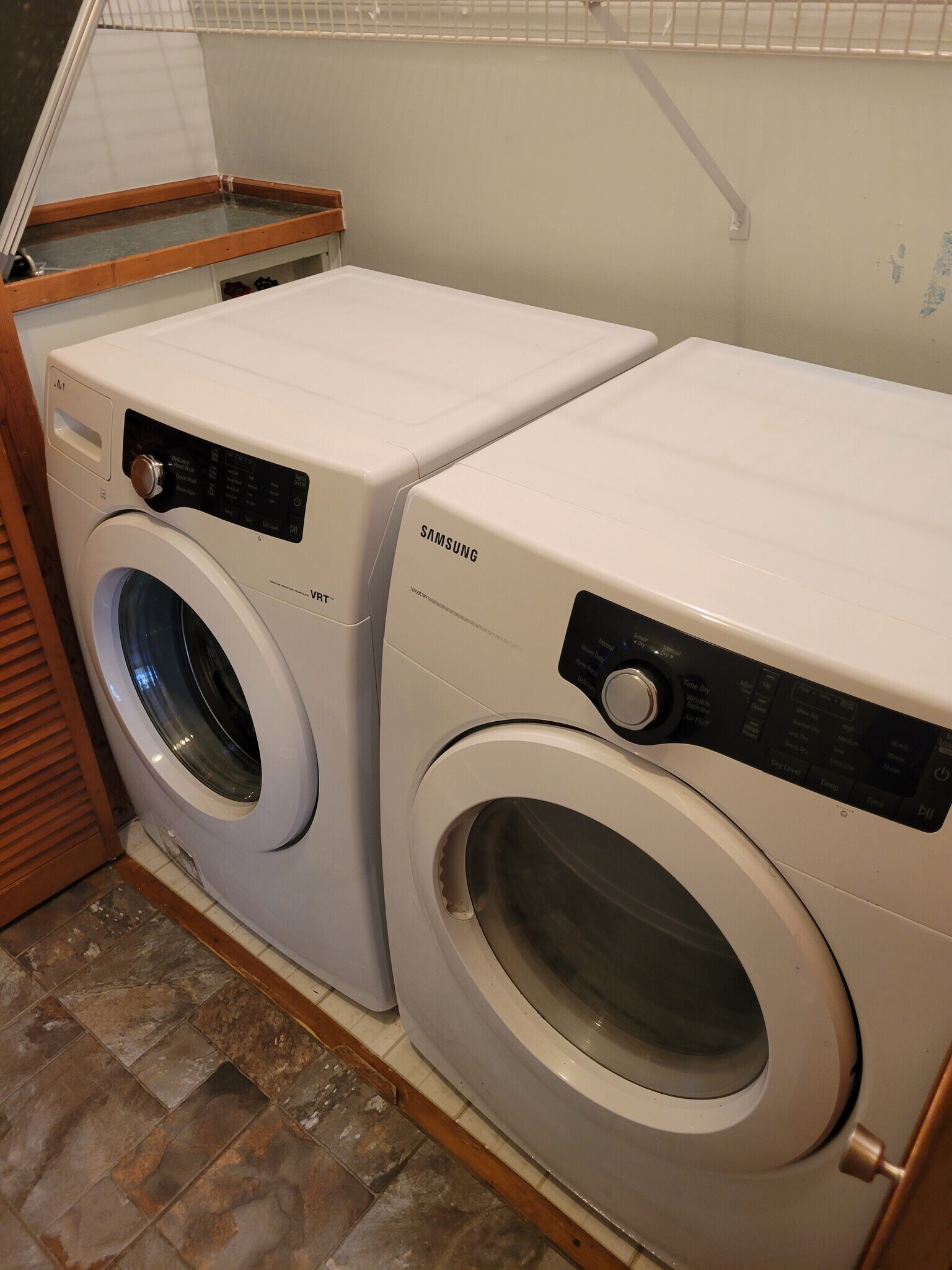 In-unit Laundry - 629 Oak St