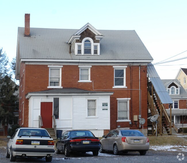 Building Photo - 522 W College Ave