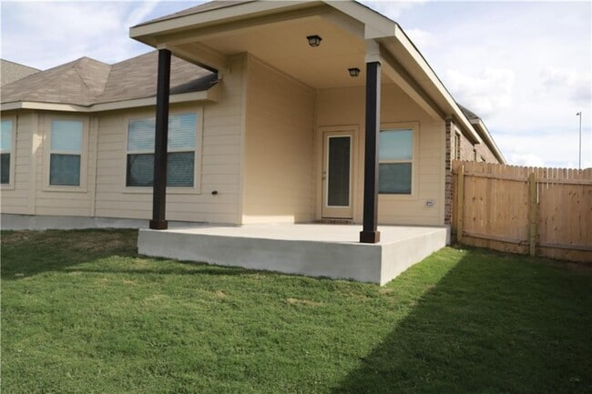 Building Photo - 913 Wolcott Dr