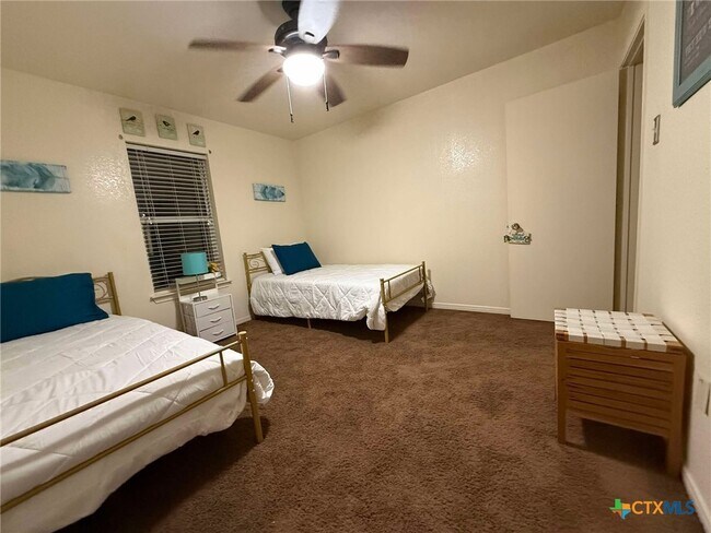 Building Photo - 1008 Circle M Dr