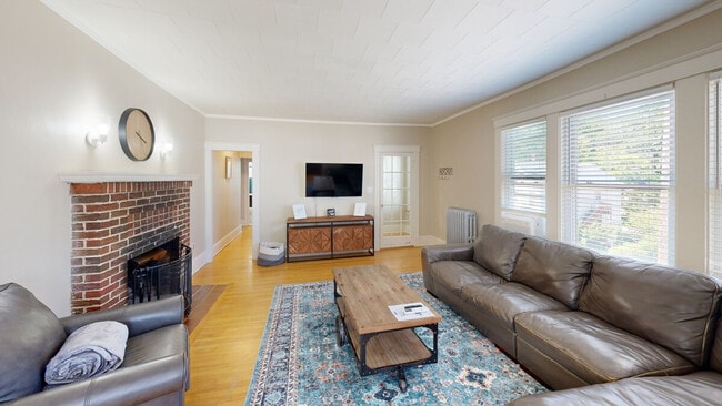 Building Photo - 128 1/2 Elm Street-SI ID1380181P